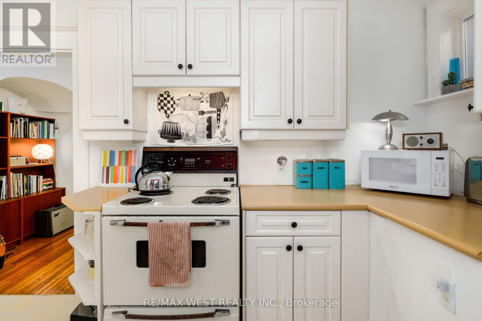 127 Glendale Avenue, Toronto, Ontario  M6R 2T4 - Photo 14 - W13059344