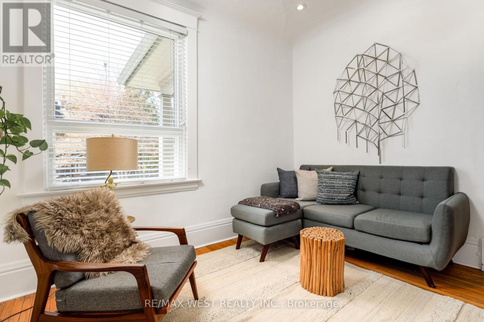 127 Glendale Avenue, Toronto, Ontario  M6R 2T4 - Photo 4 - W13059344