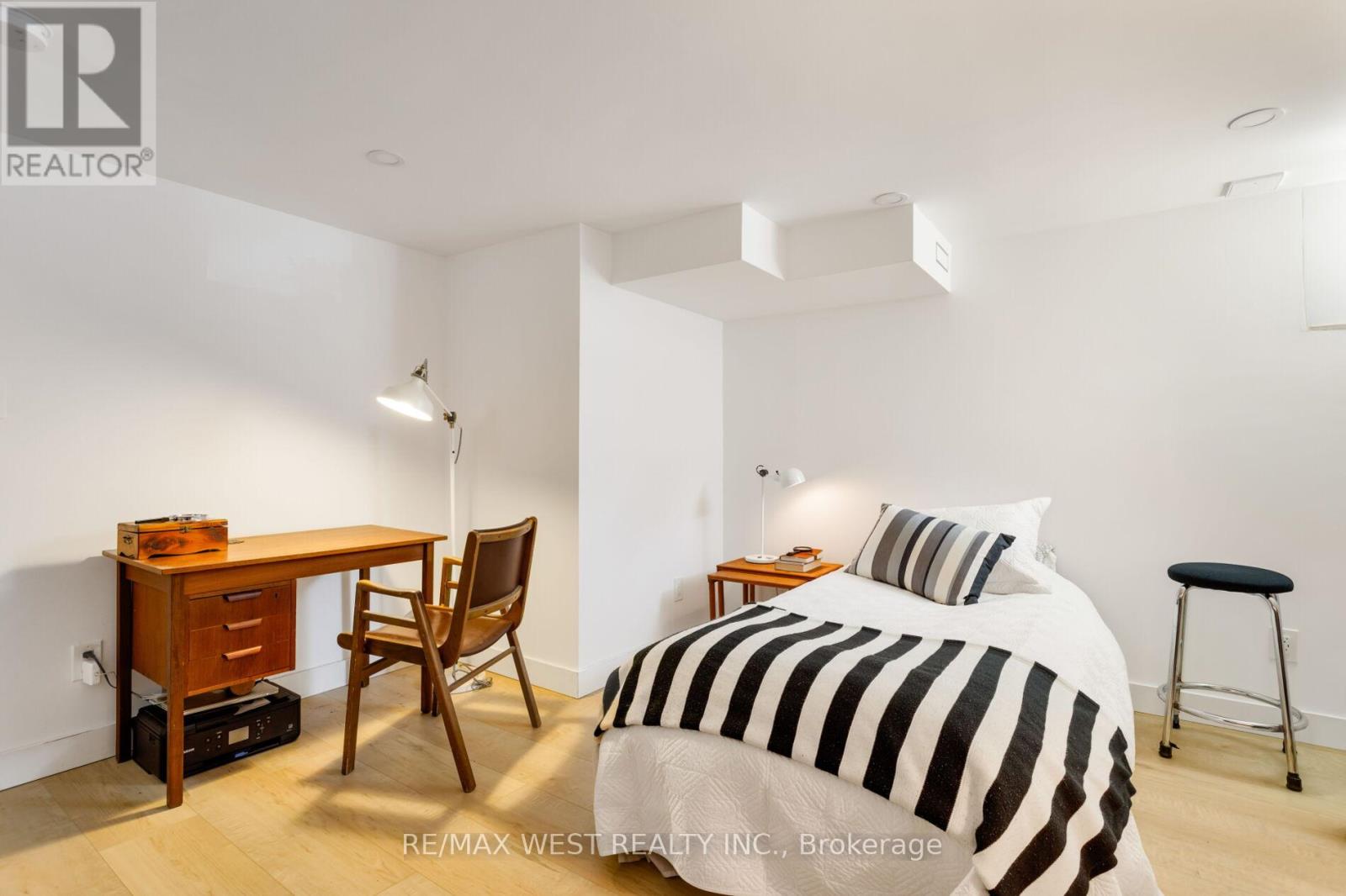 127 Glendale Avenue, Toronto, Ontario  M6R 2T4 - Photo 47 - W13059344