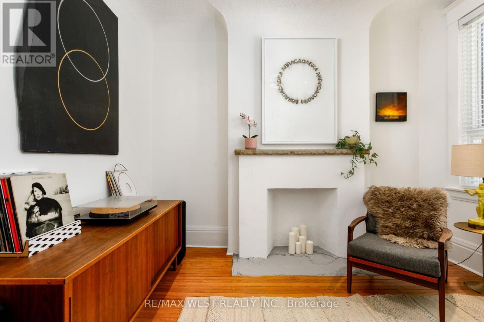 127 Glendale Avenue, Toronto, Ontario  M6R 2T4 - Photo 5 - W13059344