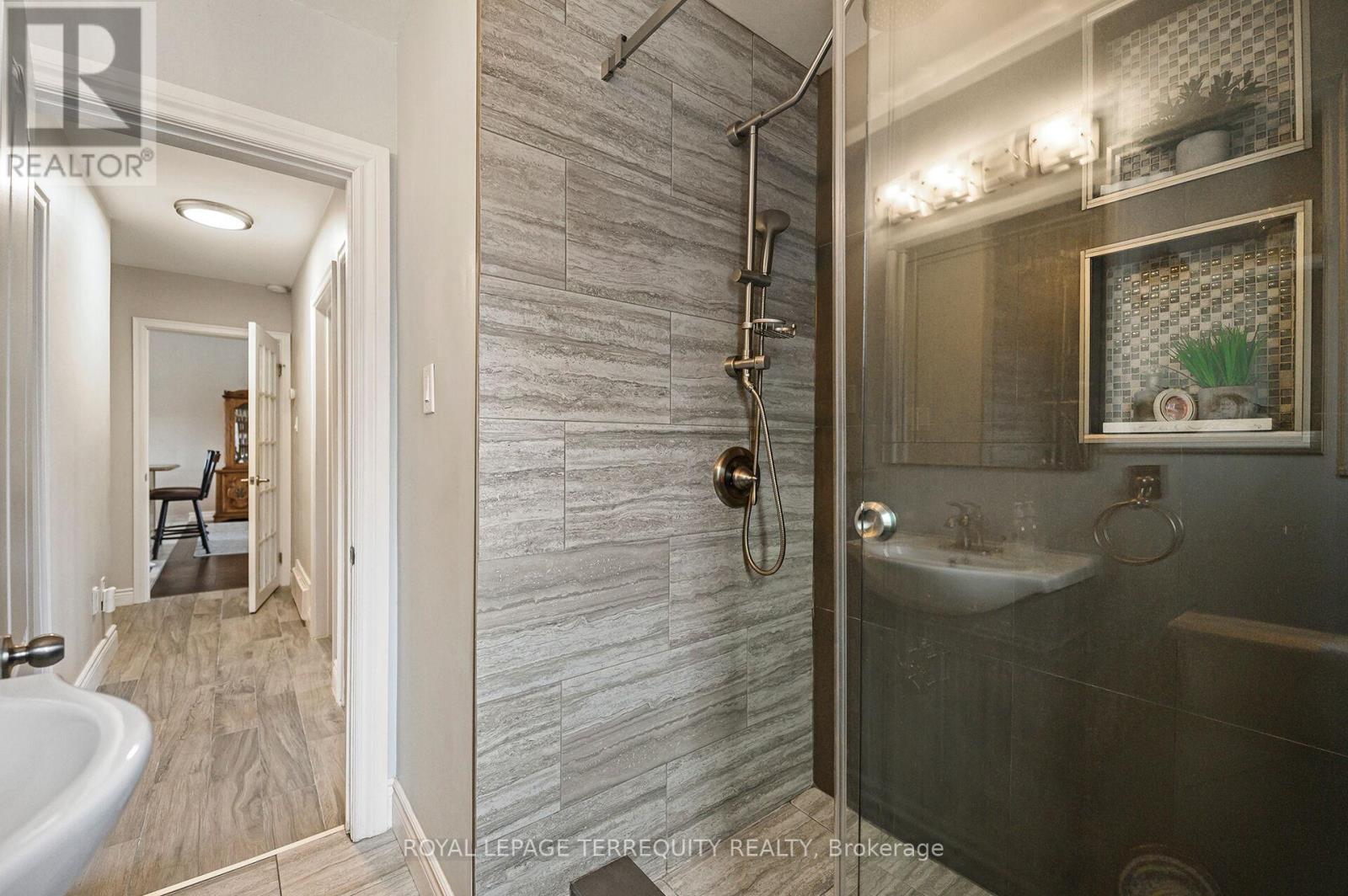 136 Strathburn Boulevard, Toronto, Ontario  M9M 2L1 - Photo 12 - W13059360