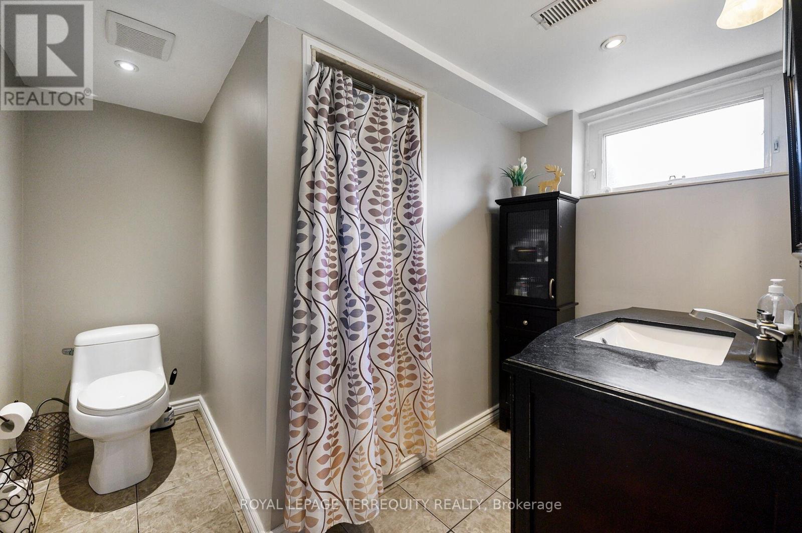 136 Strathburn Boulevard, Toronto, Ontario  M9M 2L1 - Photo 23 - W13059360