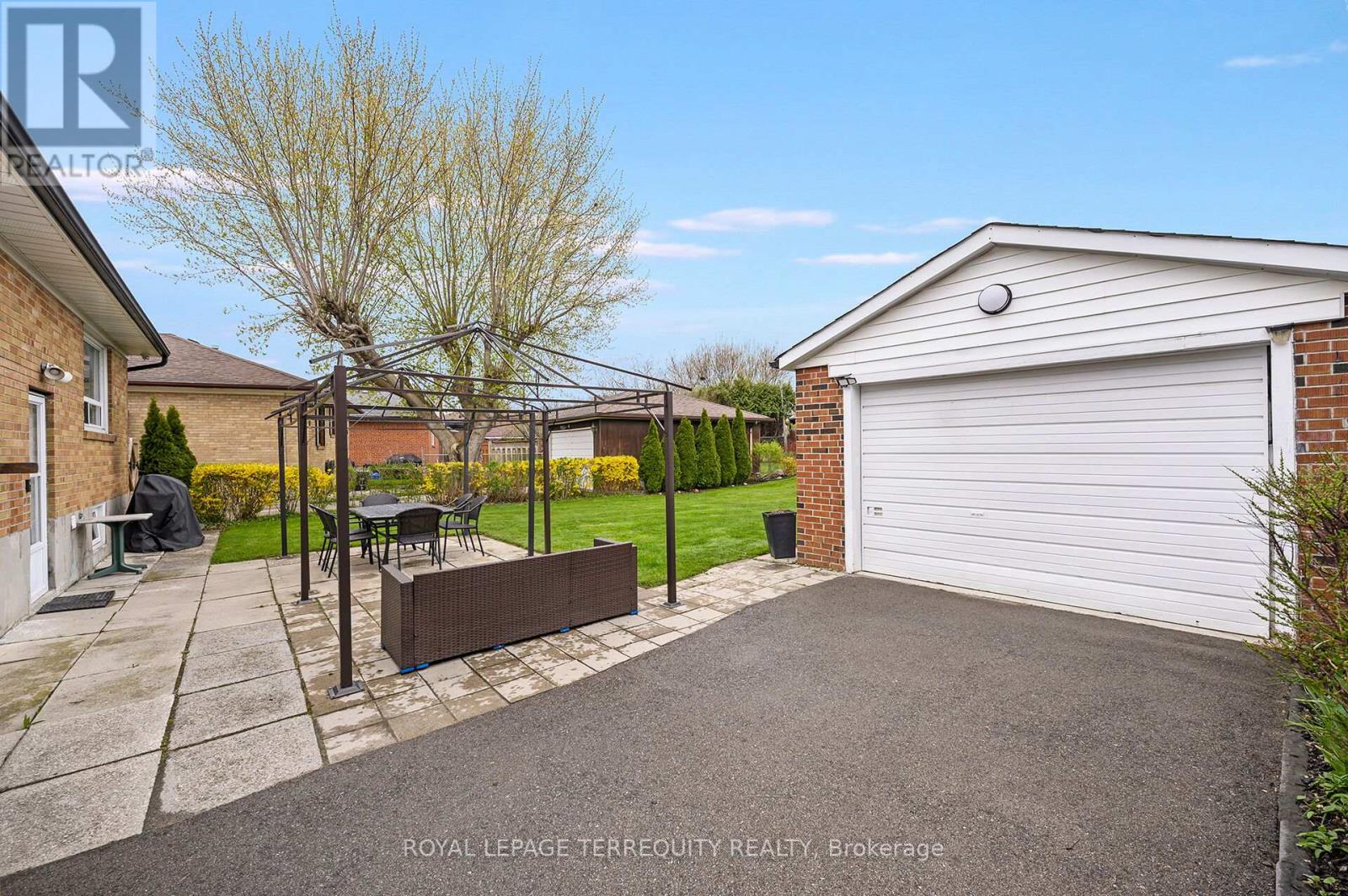 136 Strathburn Boulevard, Toronto, Ontario  M9M 2L1 - Photo 24 - W13059360