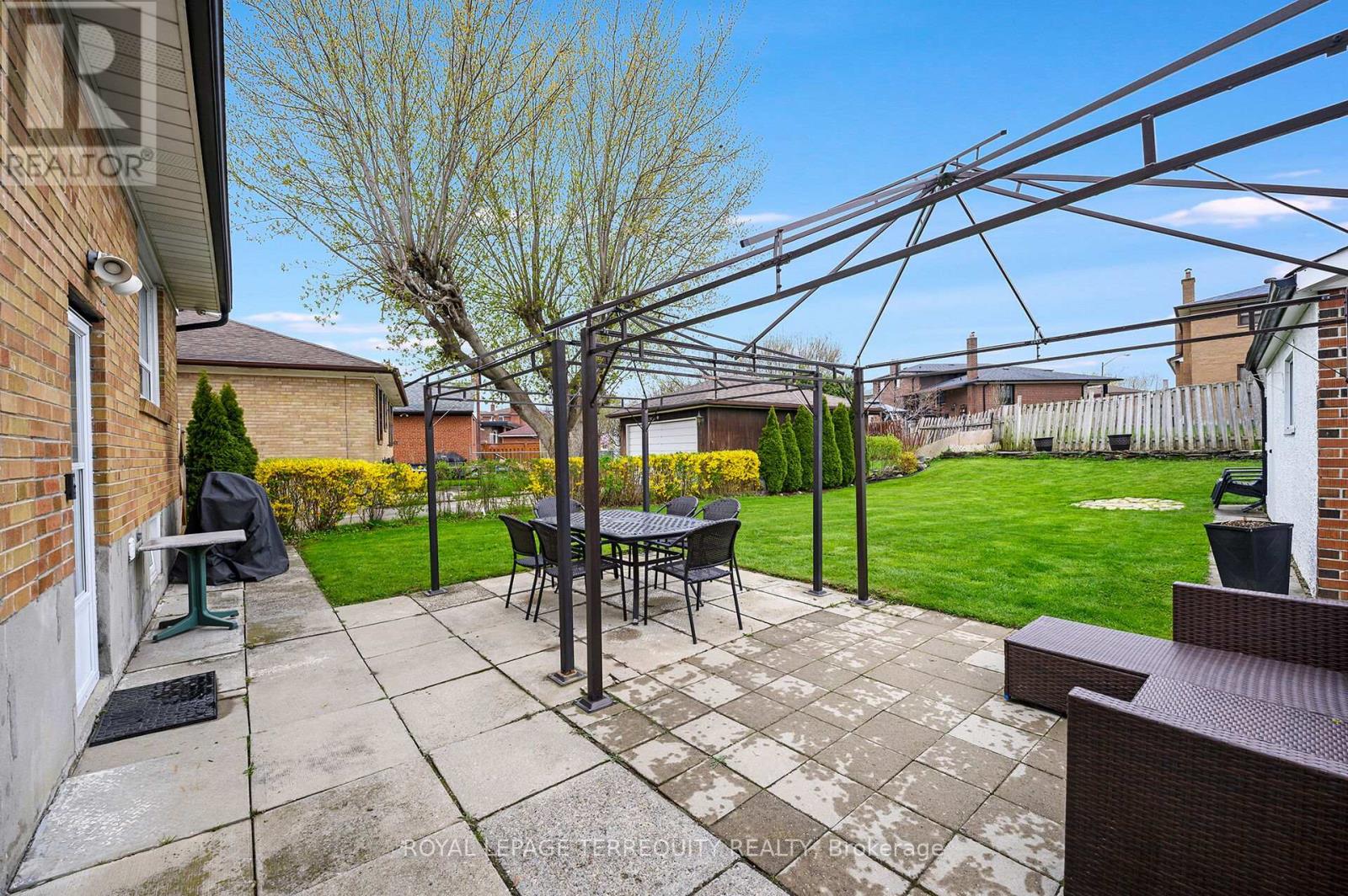 136 Strathburn Boulevard, Toronto, Ontario  M9M 2L1 - Photo 26 - W13059360