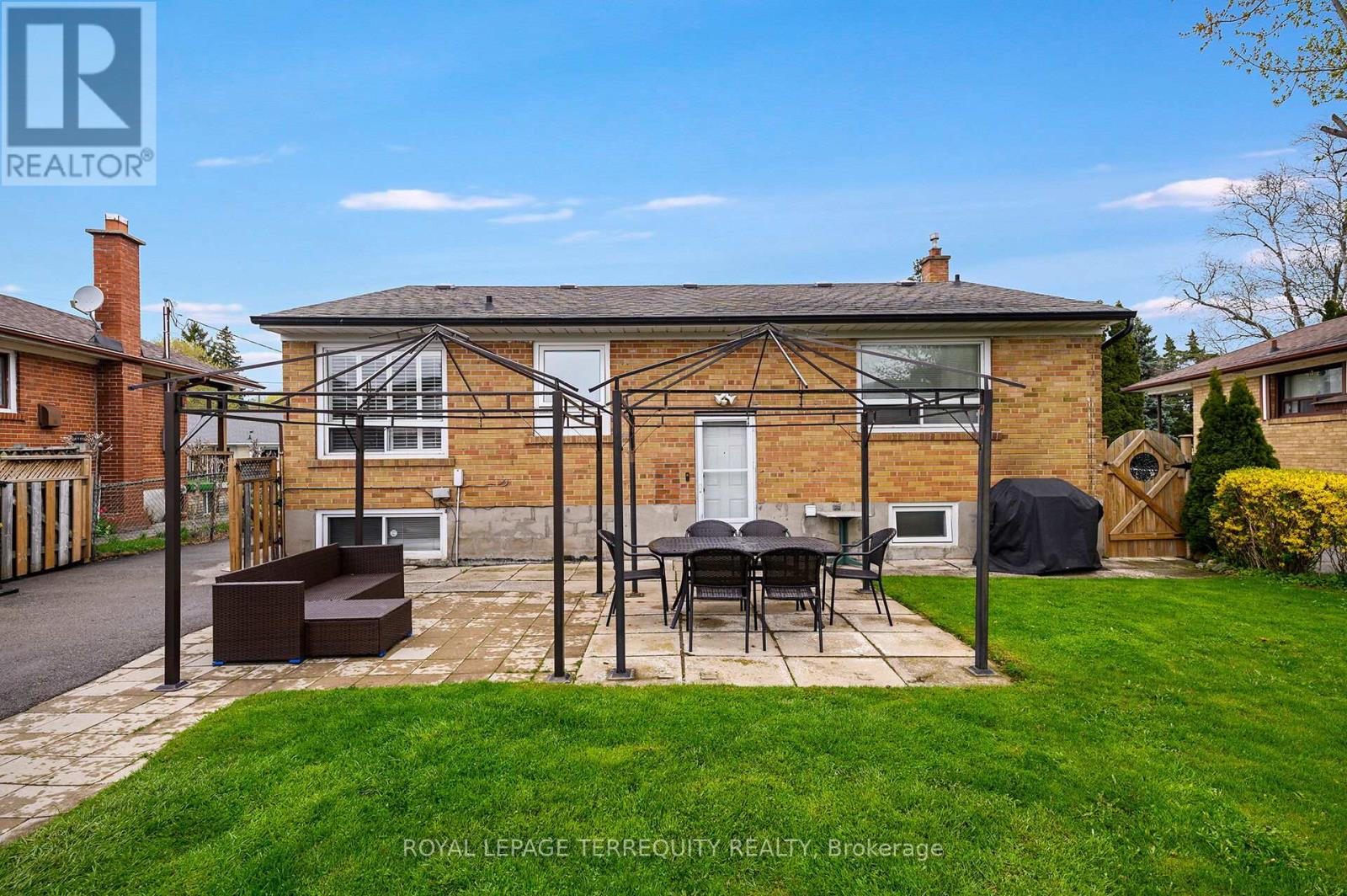 136 Strathburn Boulevard, Toronto, Ontario  M9M 2L1 - Photo 29 - W13059360