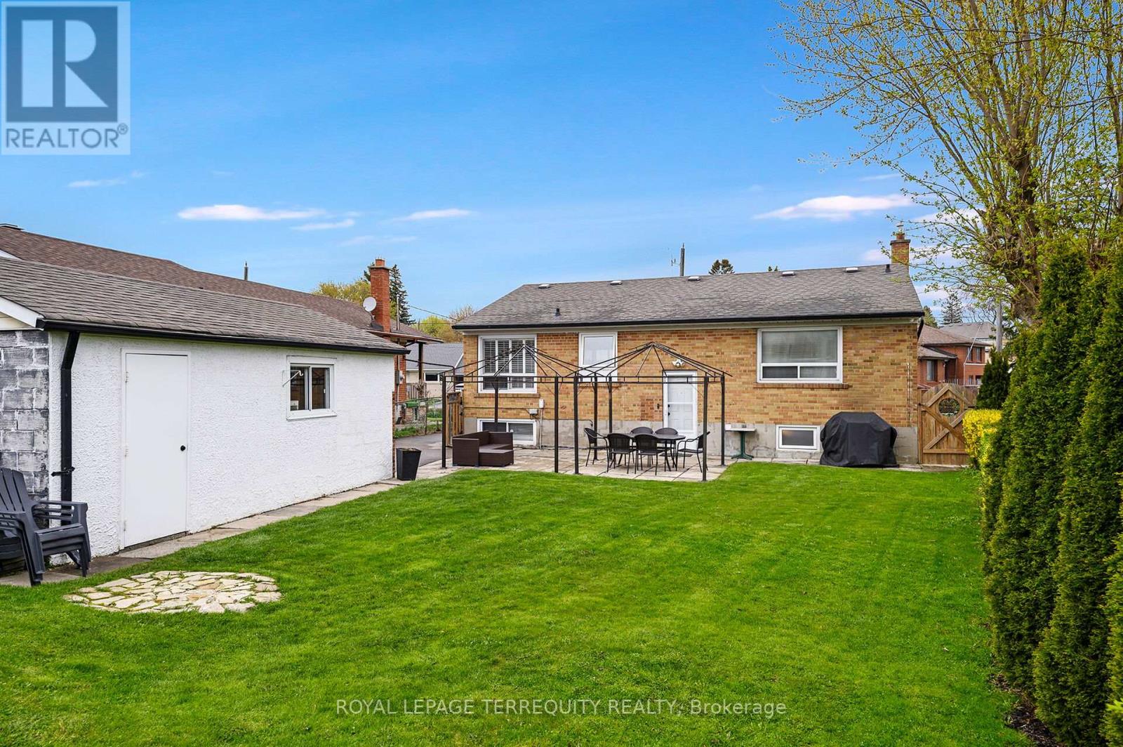 136 Strathburn Boulevard, Toronto, Ontario  M9M 2L1 - Photo 30 - W13059360