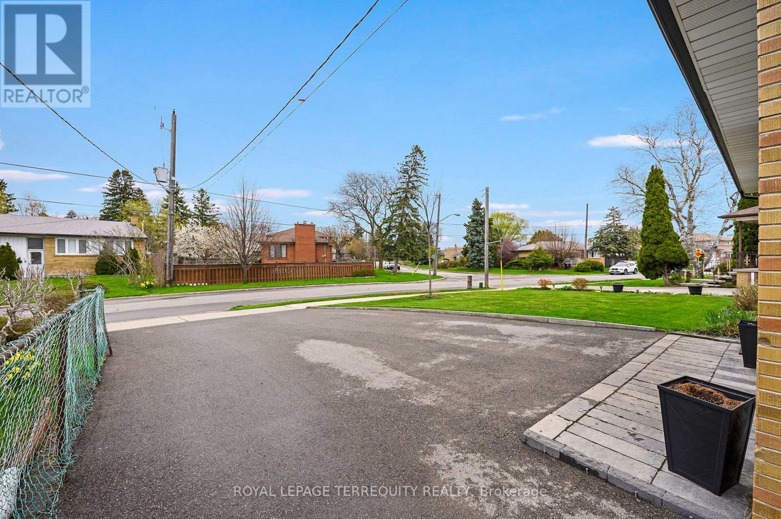 136 Strathburn Boulevard, Toronto, Ontario  M9M 2L1 - Photo 31 - W13059360