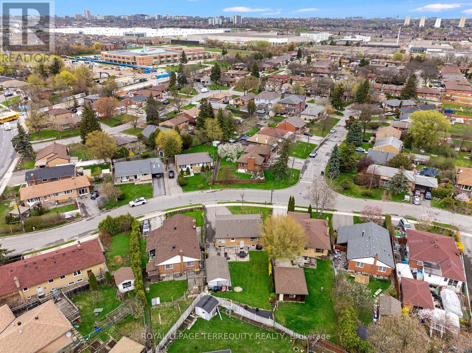 136 Strathburn Boulevard, Toronto, Ontario  M9M 2L1 - Photo 34 - W13059360