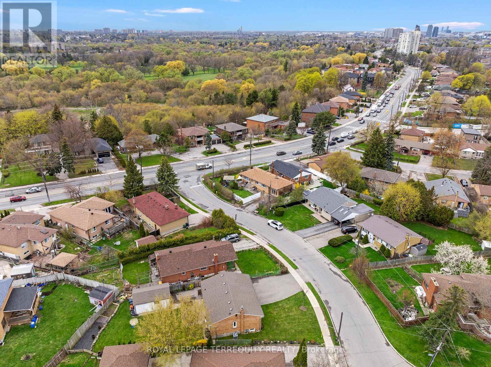 136 Strathburn Boulevard, Toronto, Ontario  M9M 2L1 - Photo 35 - W13059360