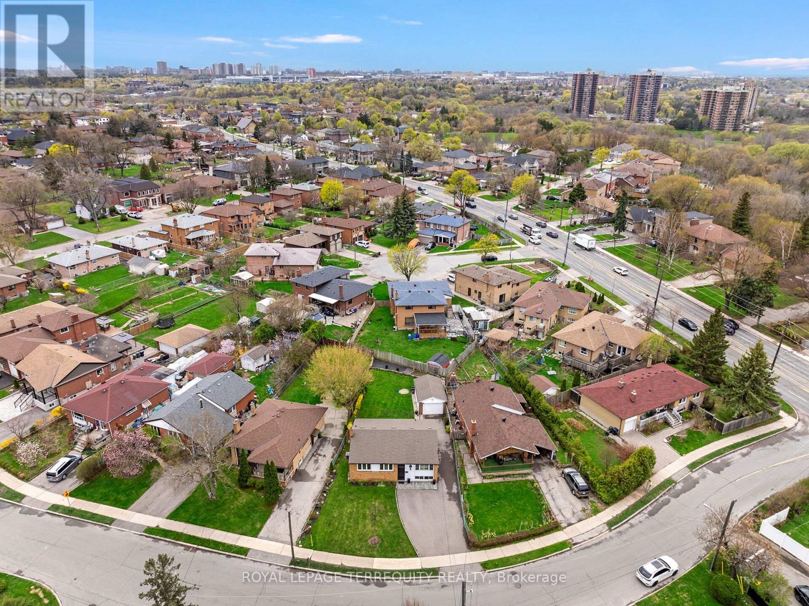 136 Strathburn Boulevard, Toronto, Ontario  M9M 2L1 - Photo 36 - W13059360