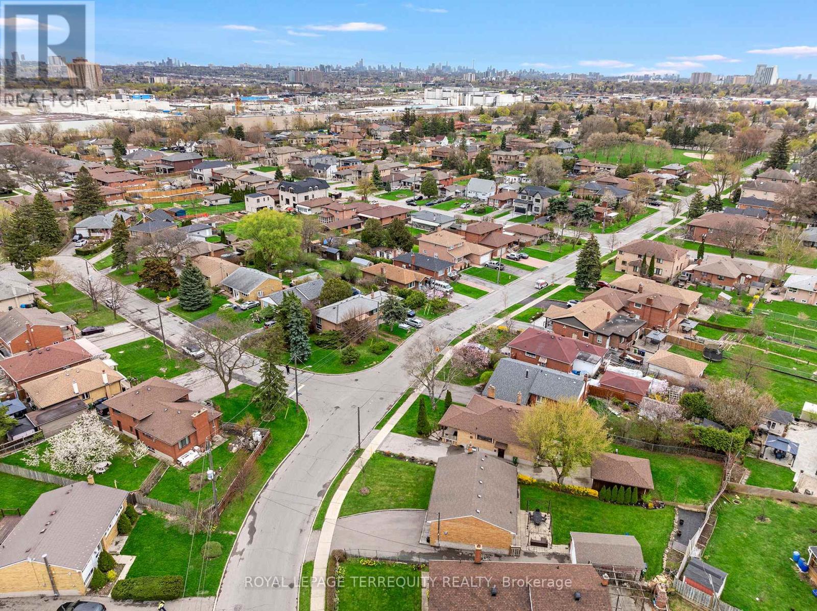 136 Strathburn Boulevard, Toronto, Ontario  M9M 2L1 - Photo 37 - W13059360