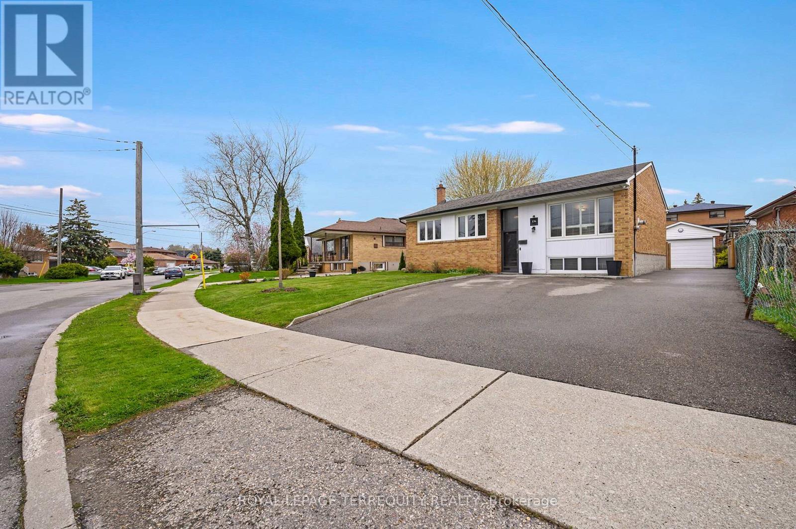 136 Strathburn Boulevard, Toronto, Ontario  M9M 2L1 - Photo 39 - W13059360