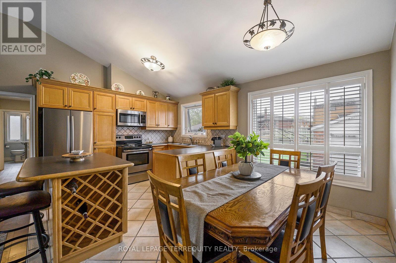 136 Strathburn Boulevard, Toronto, Ontario  M9M 2L1 - Photo 7 - W13059360