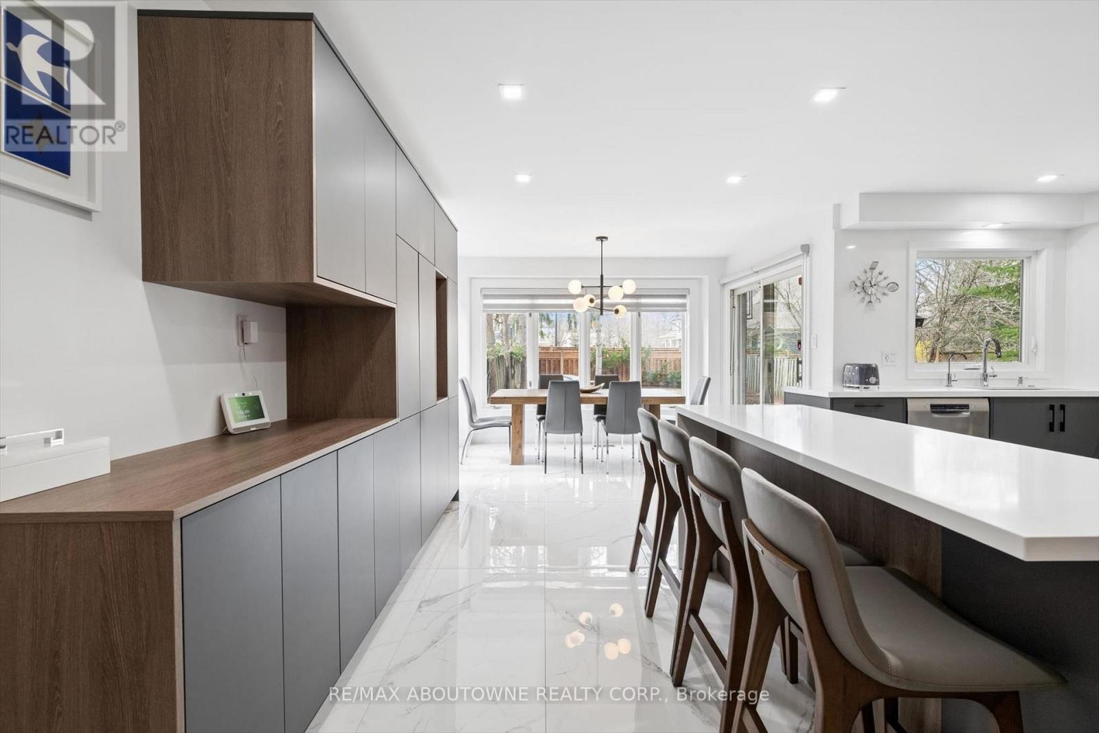 1194 Queen Victoria Avenue, Mississauga, Ontario  L5H 3H3 - Photo 12 - W13059374