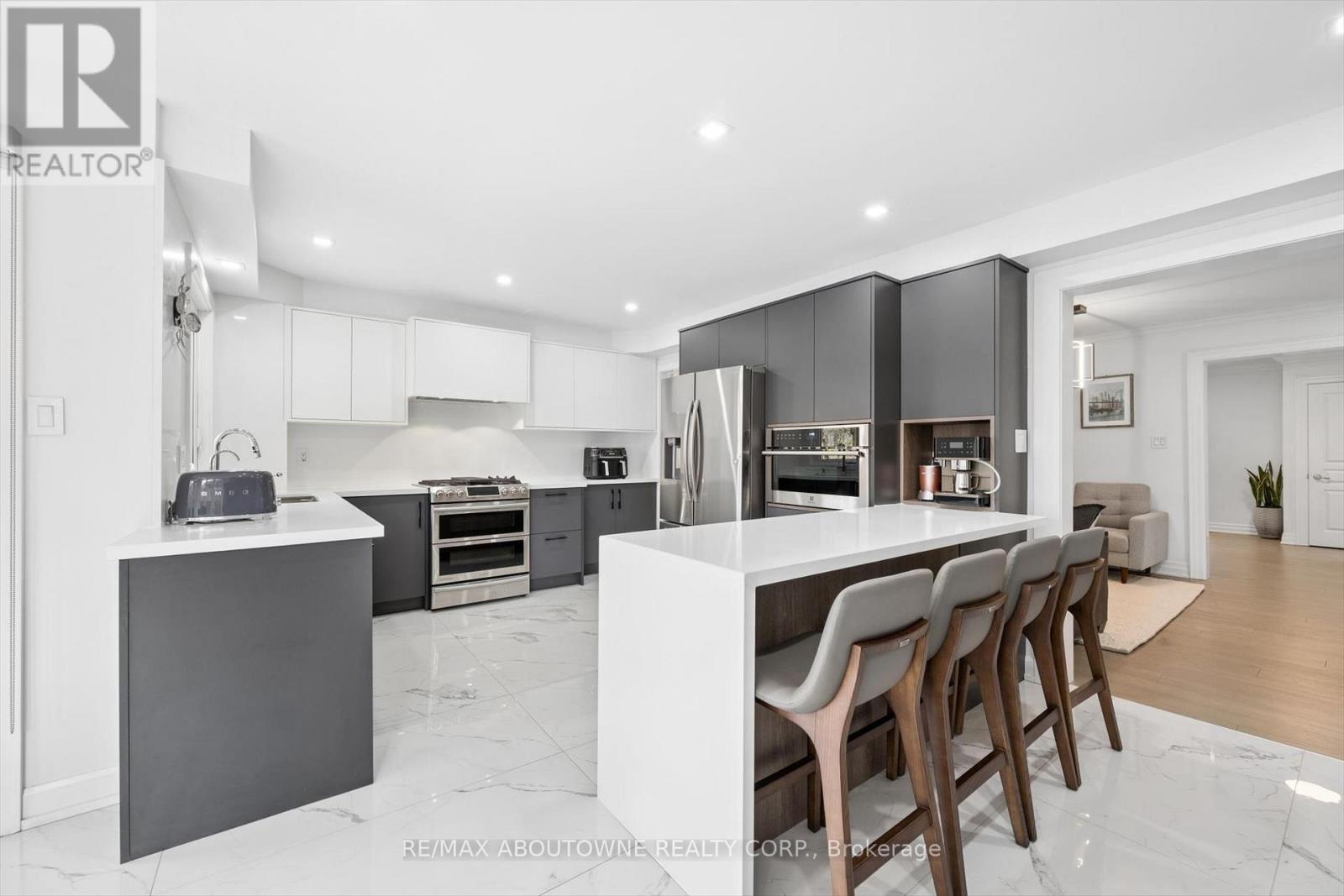 1194 Queen Victoria Avenue, Mississauga, Ontario  L5H 3H3 - Photo 14 - W13059374