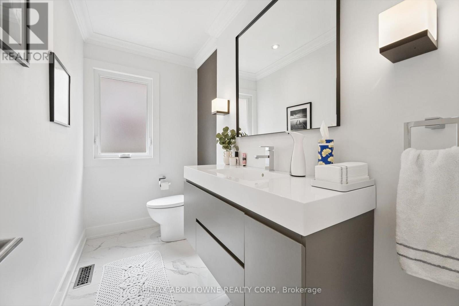 1194 Queen Victoria Avenue, Mississauga, Ontario  L5H 3H3 - Photo 19 - W13059374