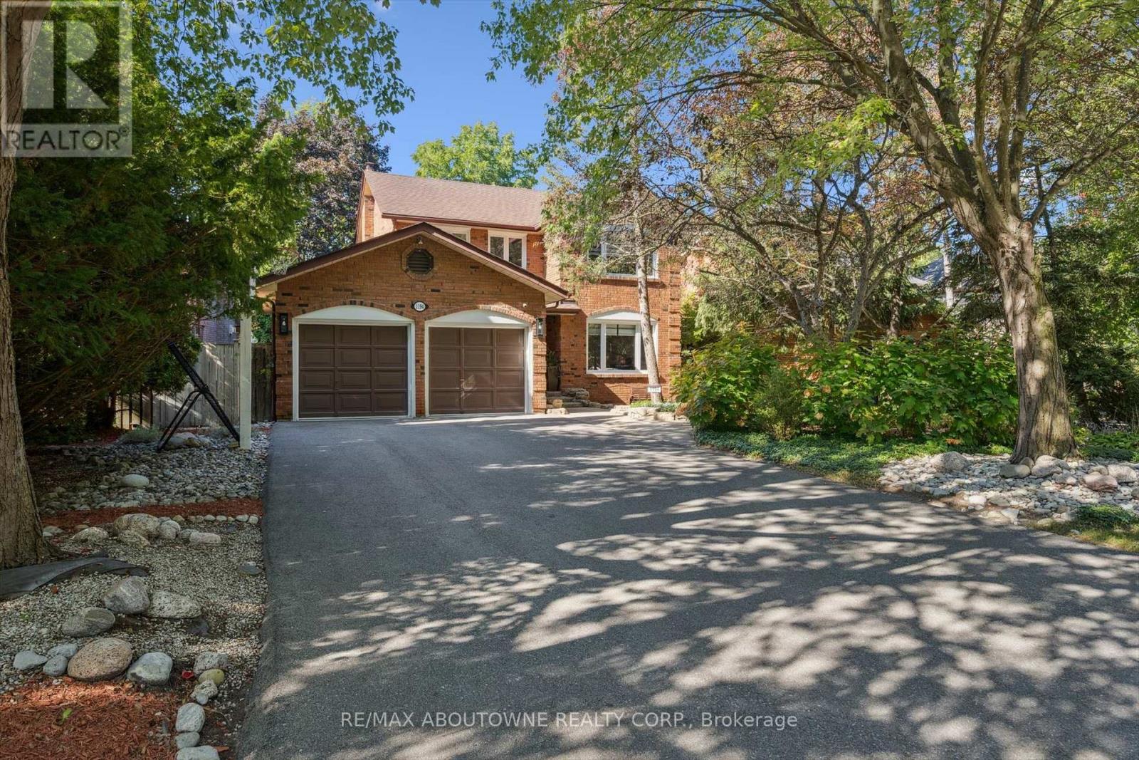 1194 Queen Victoria Avenue, Mississauga, Ontario  L5H 3H3 - Photo 2 - W13059374