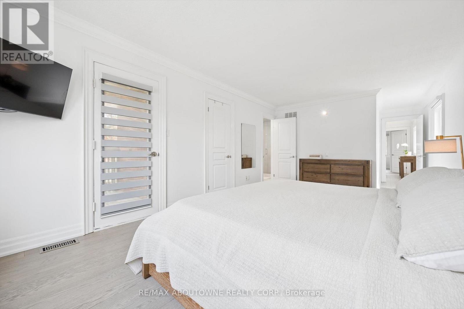 1194 Queen Victoria Avenue, Mississauga, Ontario  L5H 3H3 - Photo 24 - W13059374