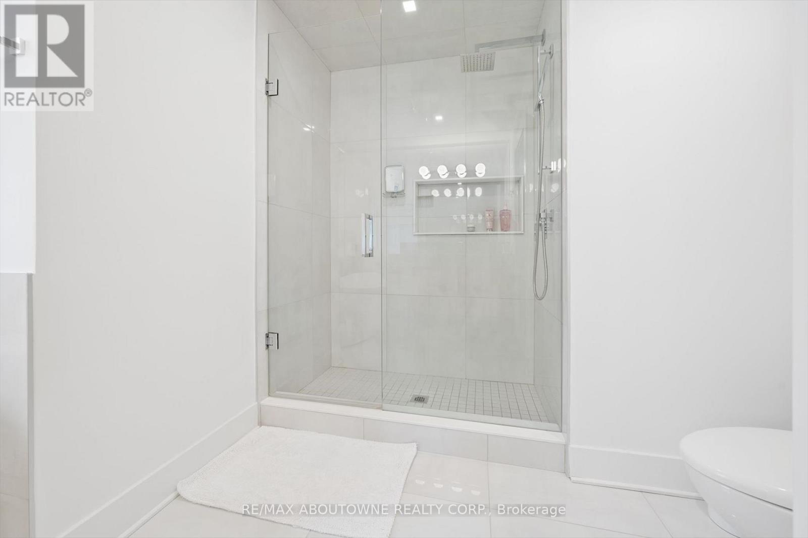 1194 Queen Victoria Avenue, Mississauga, Ontario  L5H 3H3 - Photo 27 - W13059374