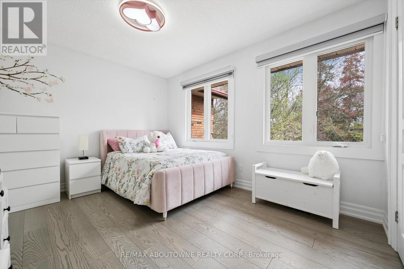 1194 Queen Victoria Avenue, Mississauga, Ontario  L5H 3H3 - Photo 28 - W13059374