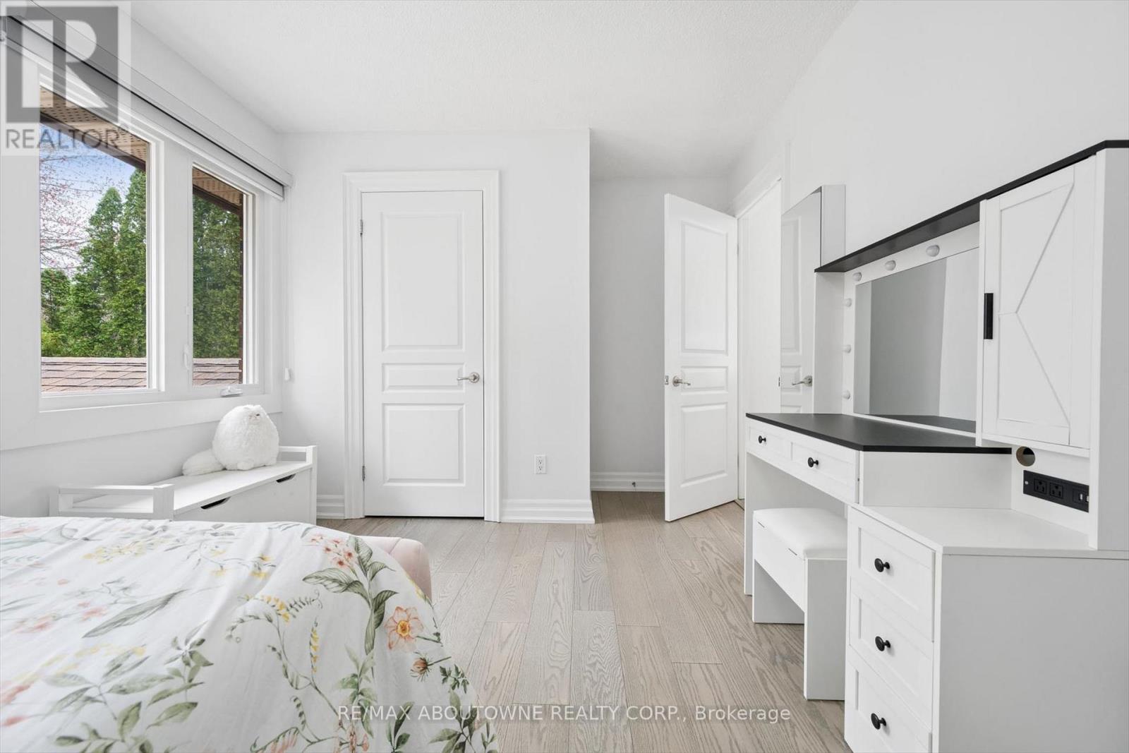 1194 Queen Victoria Avenue, Mississauga, Ontario  L5H 3H3 - Photo 29 - W13059374