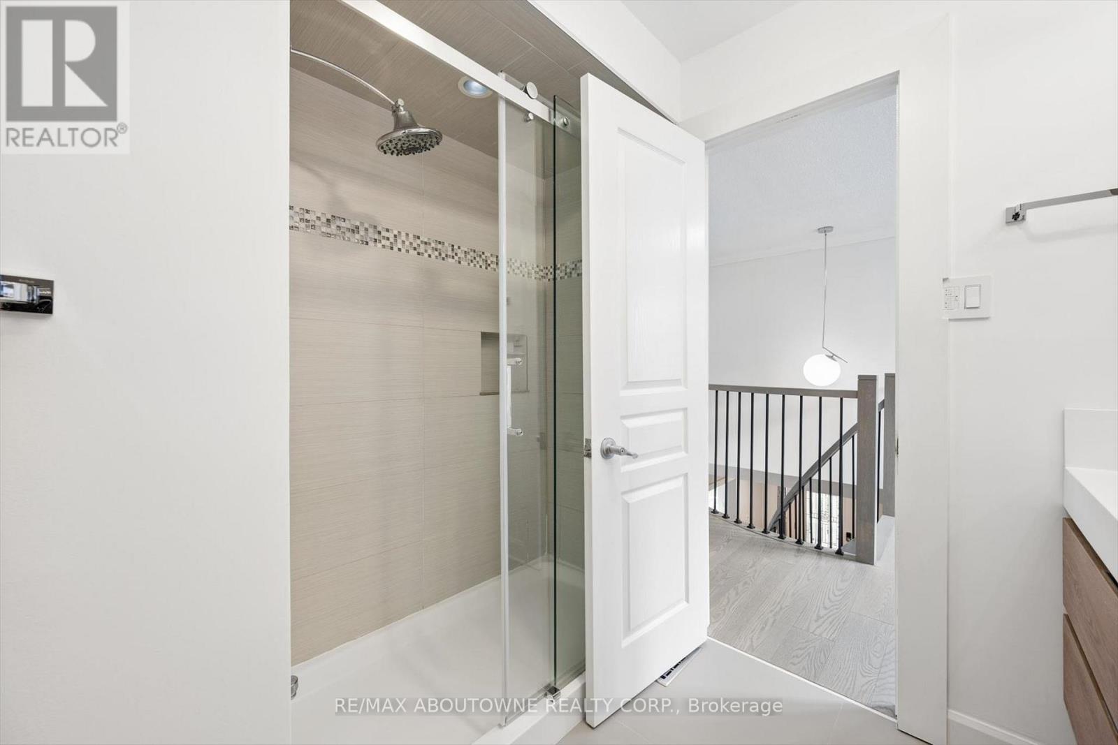 1194 Queen Victoria Avenue, Mississauga, Ontario  L5H 3H3 - Photo 33 - W13059374