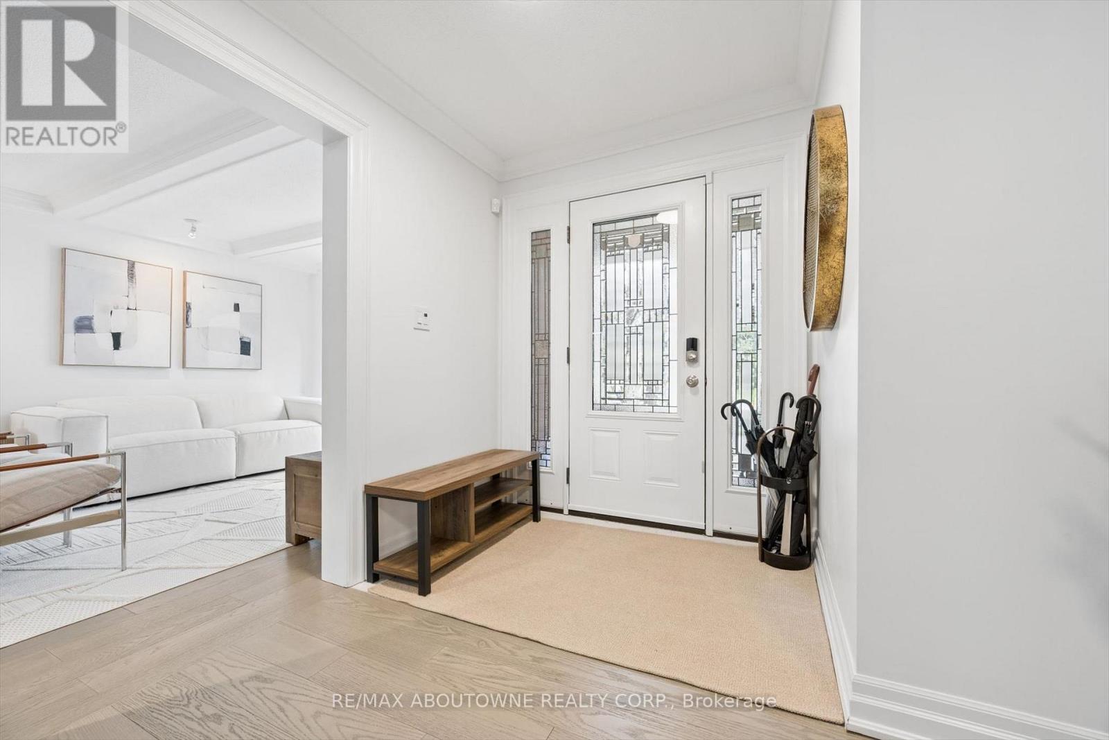 1194 Queen Victoria Avenue, Mississauga, Ontario  L5H 3H3 - Photo 4 - W13059374