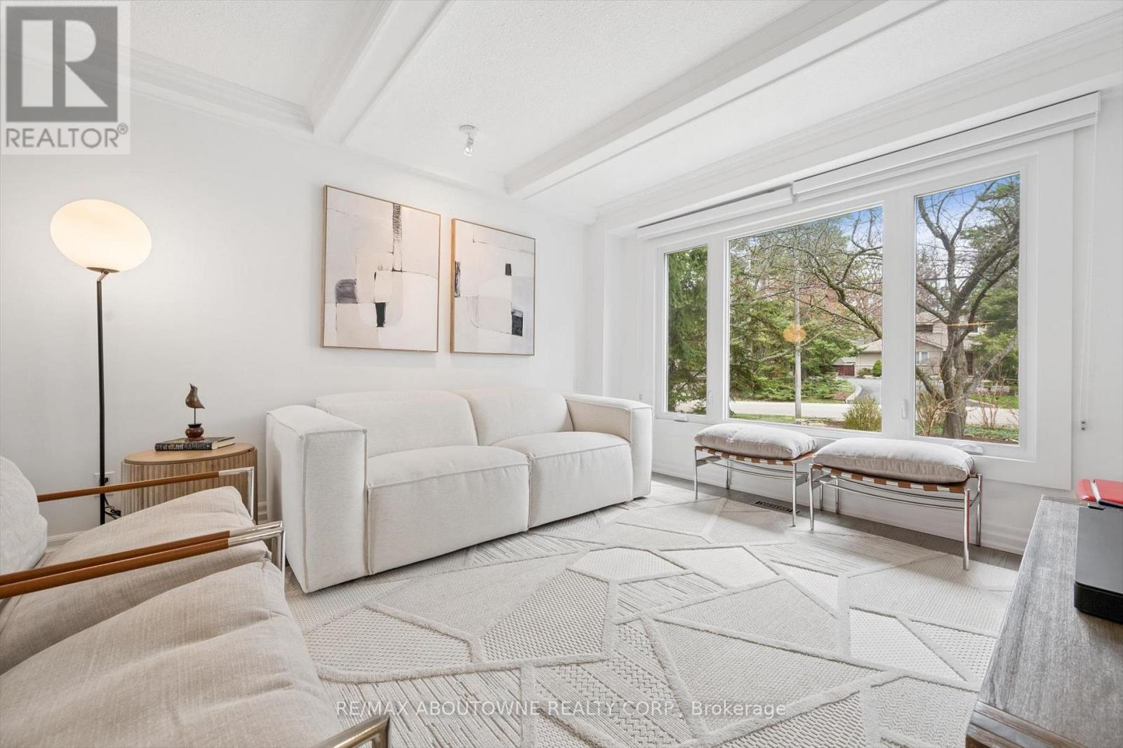 1194 Queen Victoria Avenue, Mississauga, Ontario  L5H 3H3 - Photo 5 - W13059374