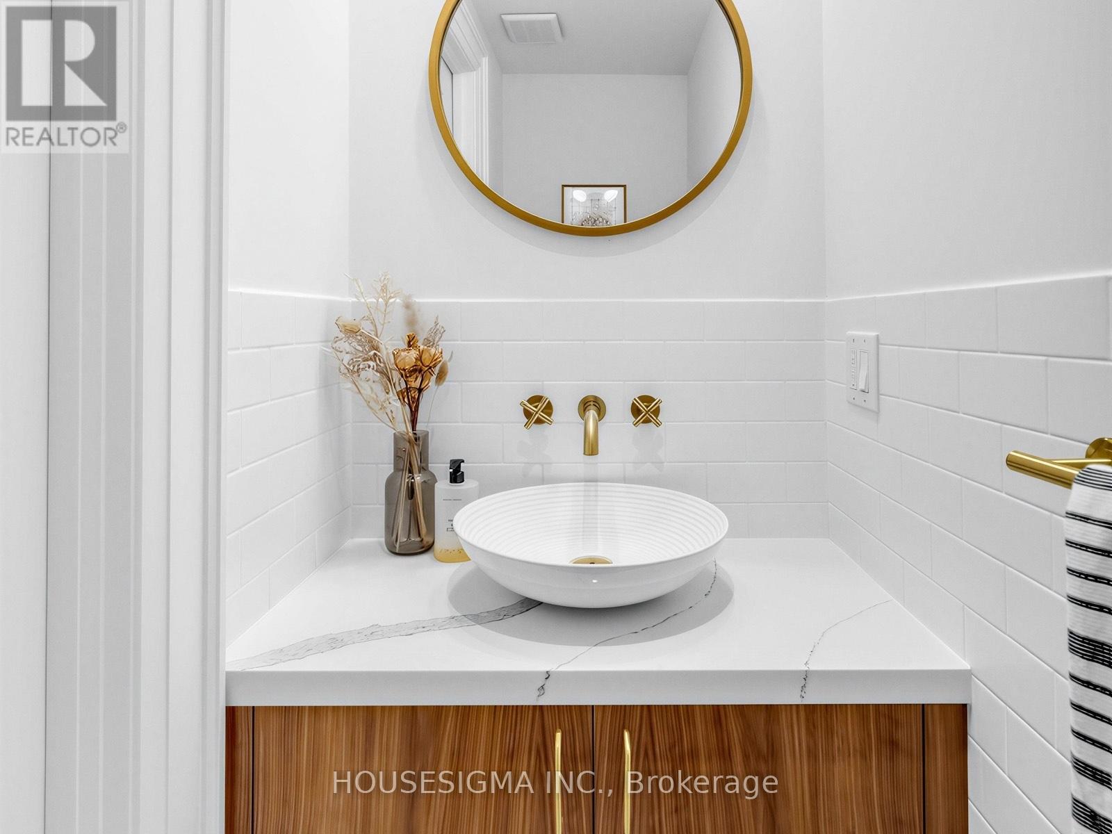 60 Fuller Avenue, Toronto, Ontario  M6R 2C3 - Photo 15 - W13059386