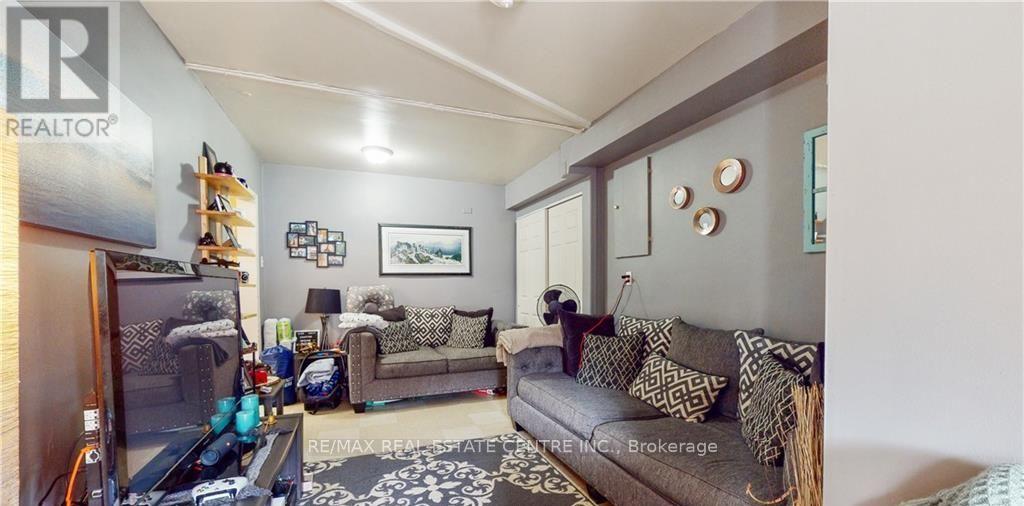 9 Mill Street W, Halton Hills, Ontario  L7J 1G3 - Photo 7 - W13059444