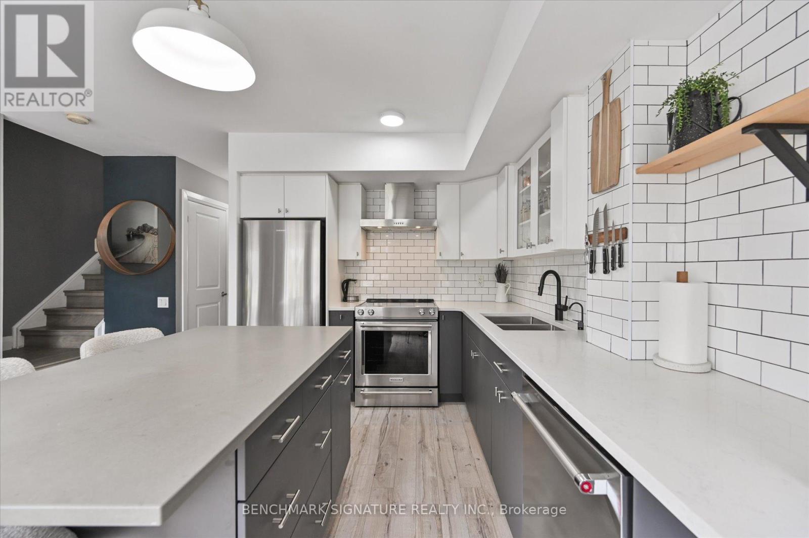 Th40 - 93 The Queensway Avenue, Toronto, Ontario  M6S 5A7 - Photo 10 - W13059464