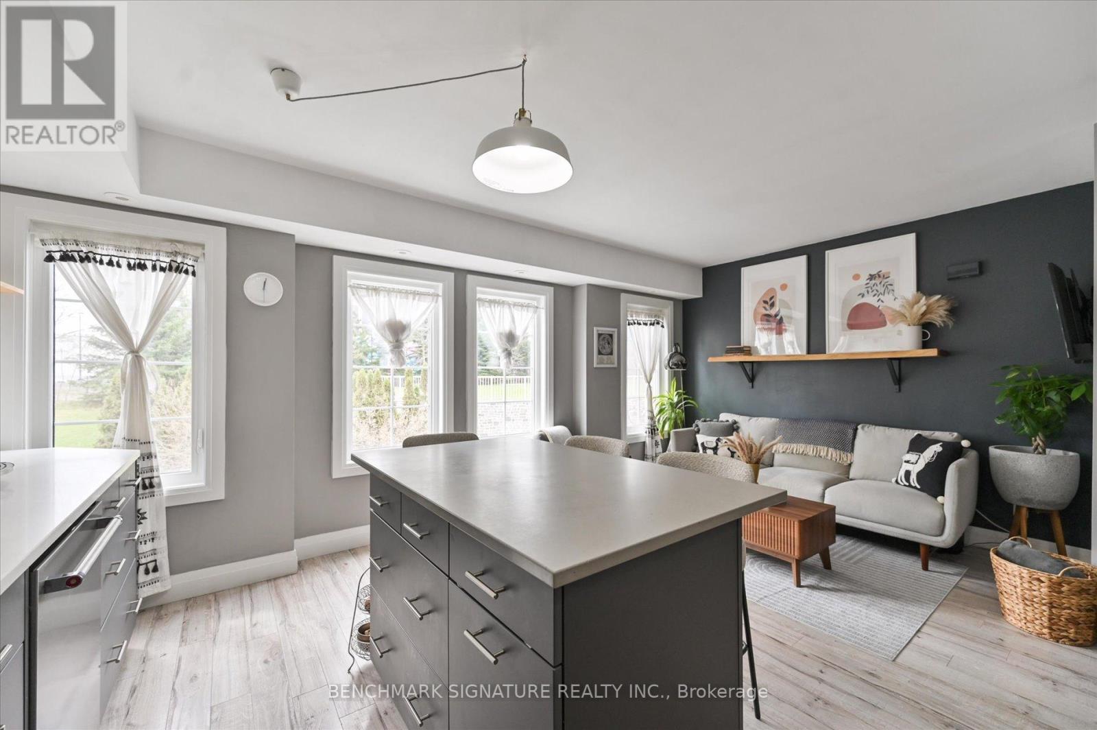 Th40 - 93 The Queensway Avenue, Toronto, Ontario  M6S 5A7 - Photo 11 - W13059464