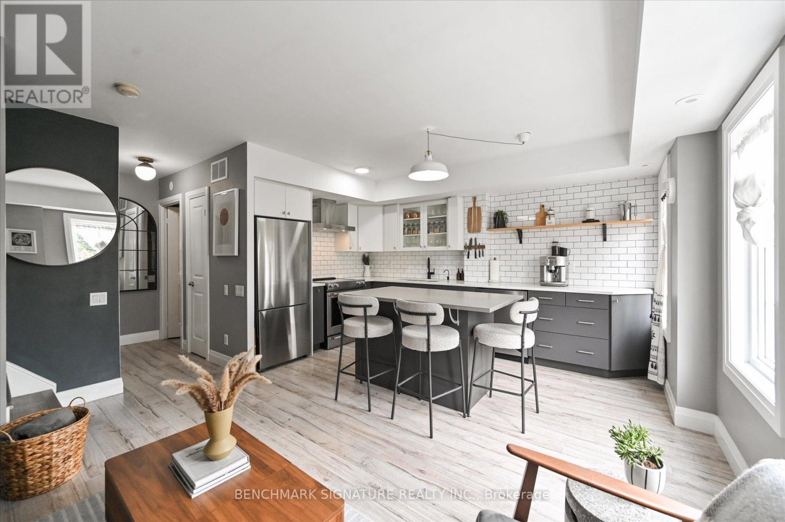 Th40 - 93 The Queensway Avenue, Toronto, Ontario  M6S 5A7 - Photo 12 - W13059464