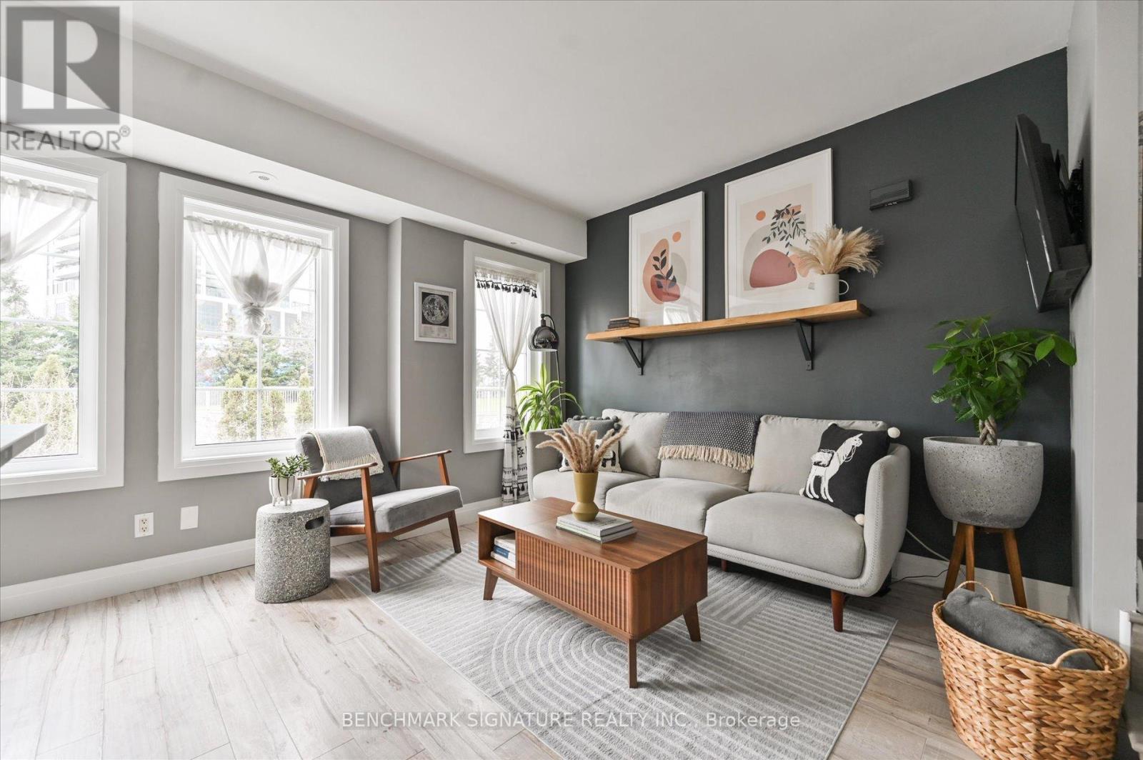 Th40 - 93 The Queensway Avenue, Toronto, Ontario  M6S 5A7 - Photo 13 - W13059464