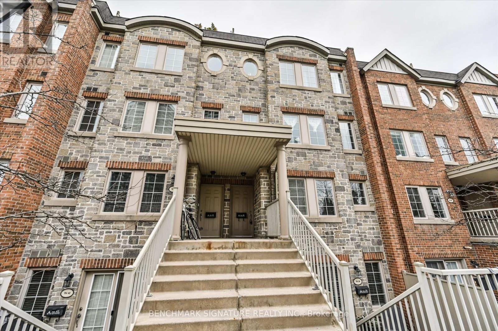 Th40 - 93 The Queensway Avenue, Toronto, Ontario  M6S 5A7 - Photo 2 - W13059464