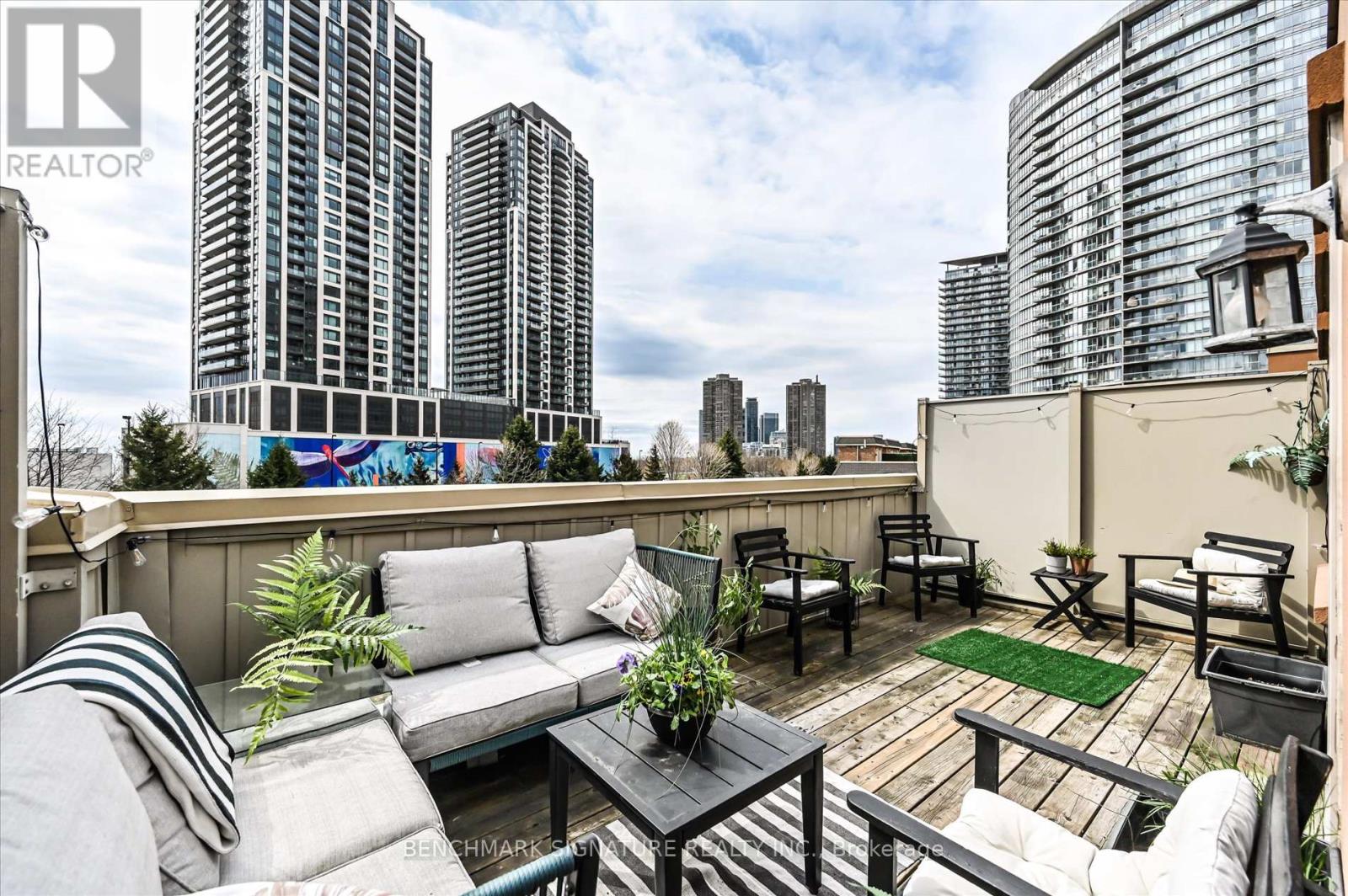 Th40 - 93 The Queensway Avenue, Toronto, Ontario  M6S 5A7 - Photo 27 - W13059464