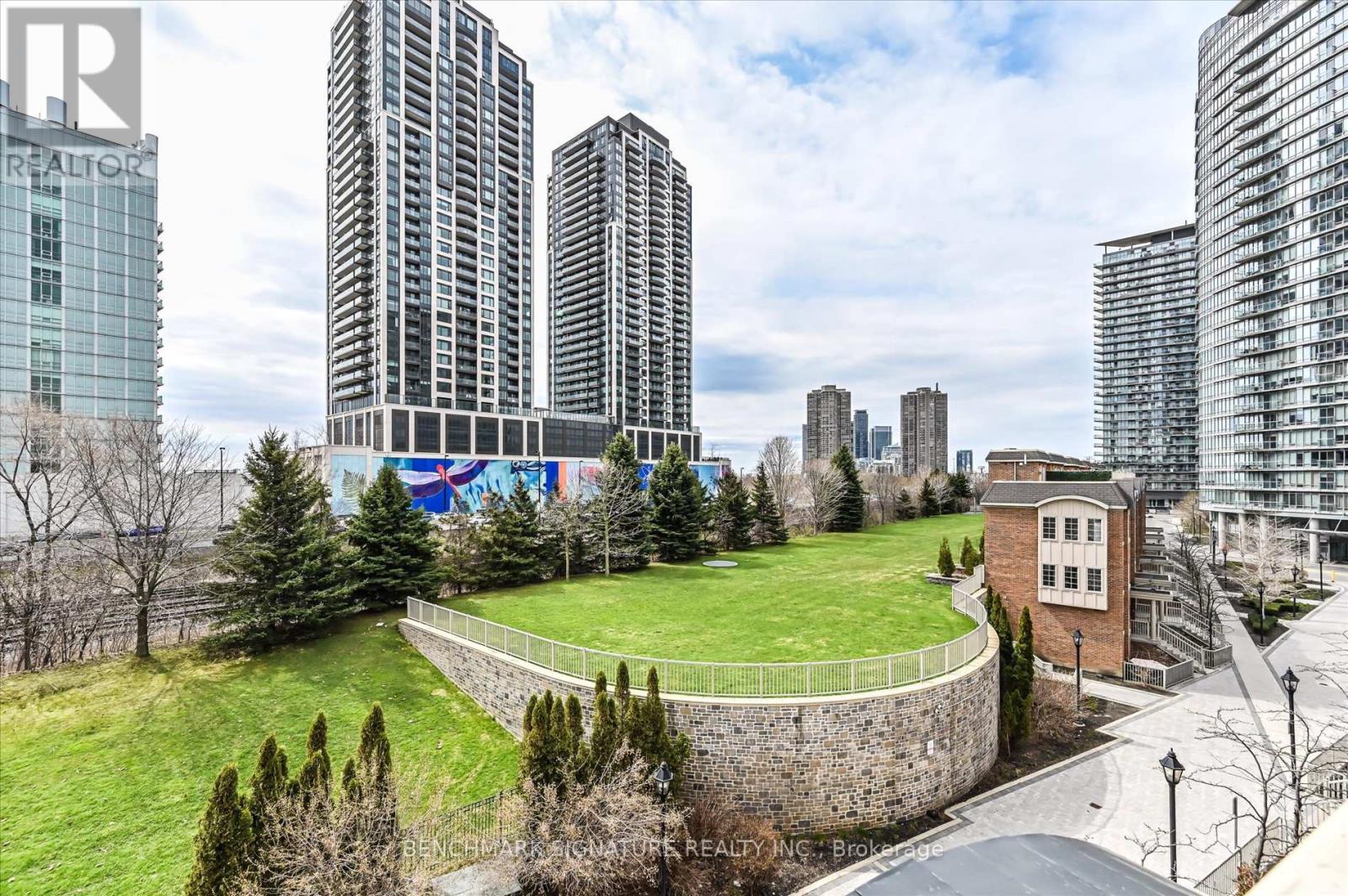 Th40 - 93 The Queensway Avenue, Toronto, Ontario  M6S 5A7 - Photo 29 - W13059464