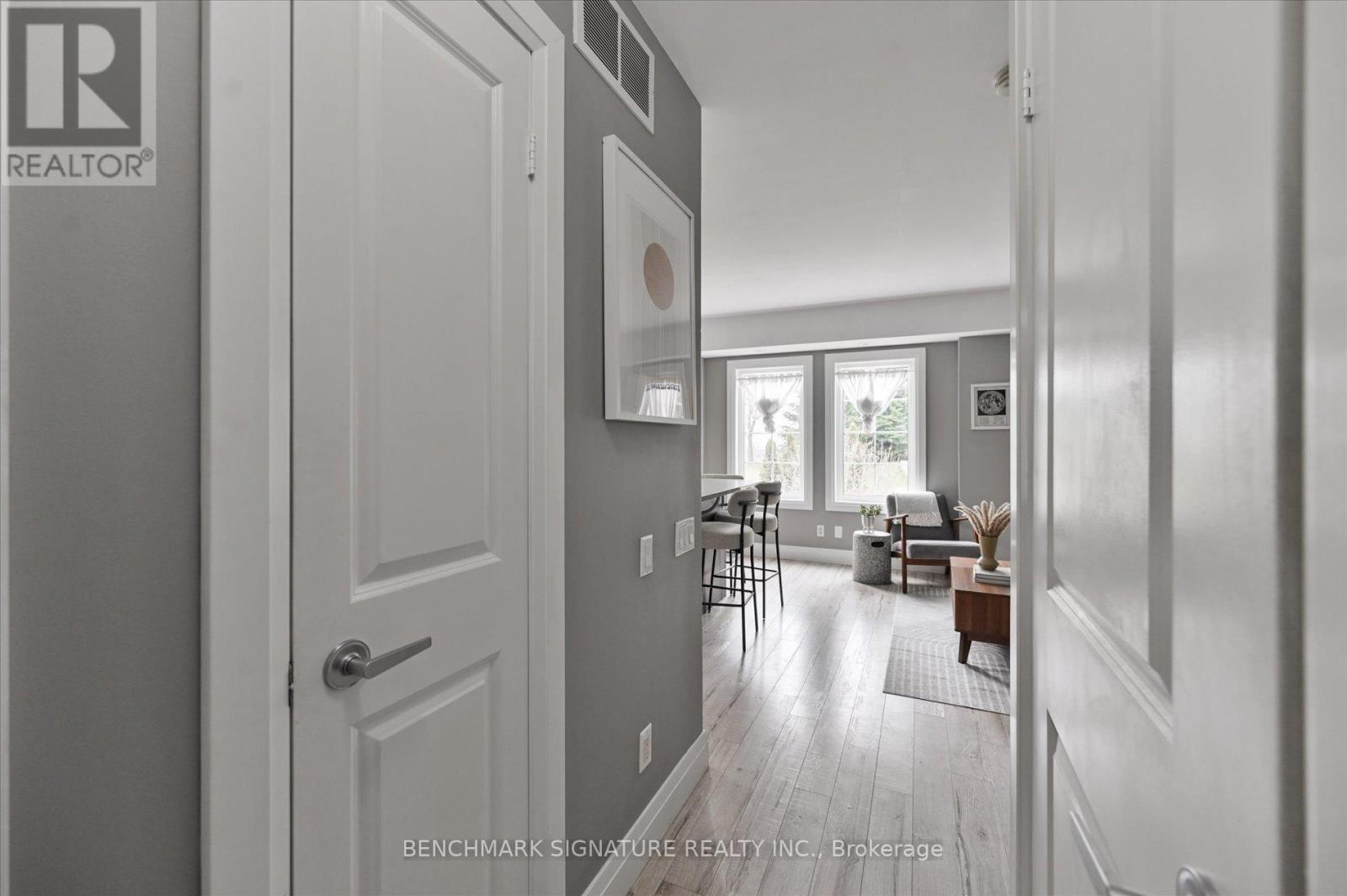 Th40 - 93 The Queensway Avenue, Toronto, Ontario  M6S 5A7 - Photo 5 - W13059464