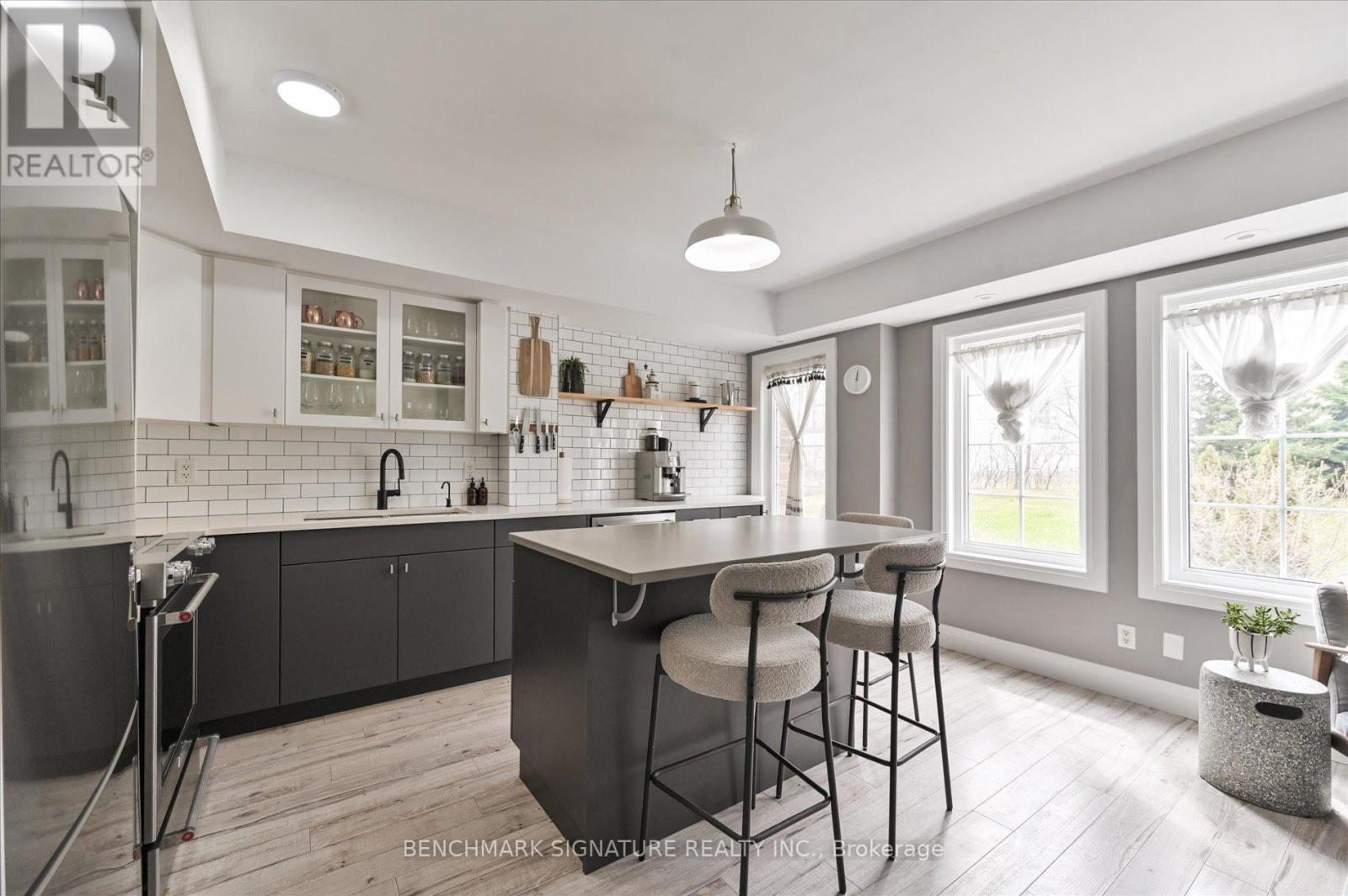 Th40 - 93 The Queensway Avenue, Toronto, Ontario  M6S 5A7 - Photo 7 - W13059464