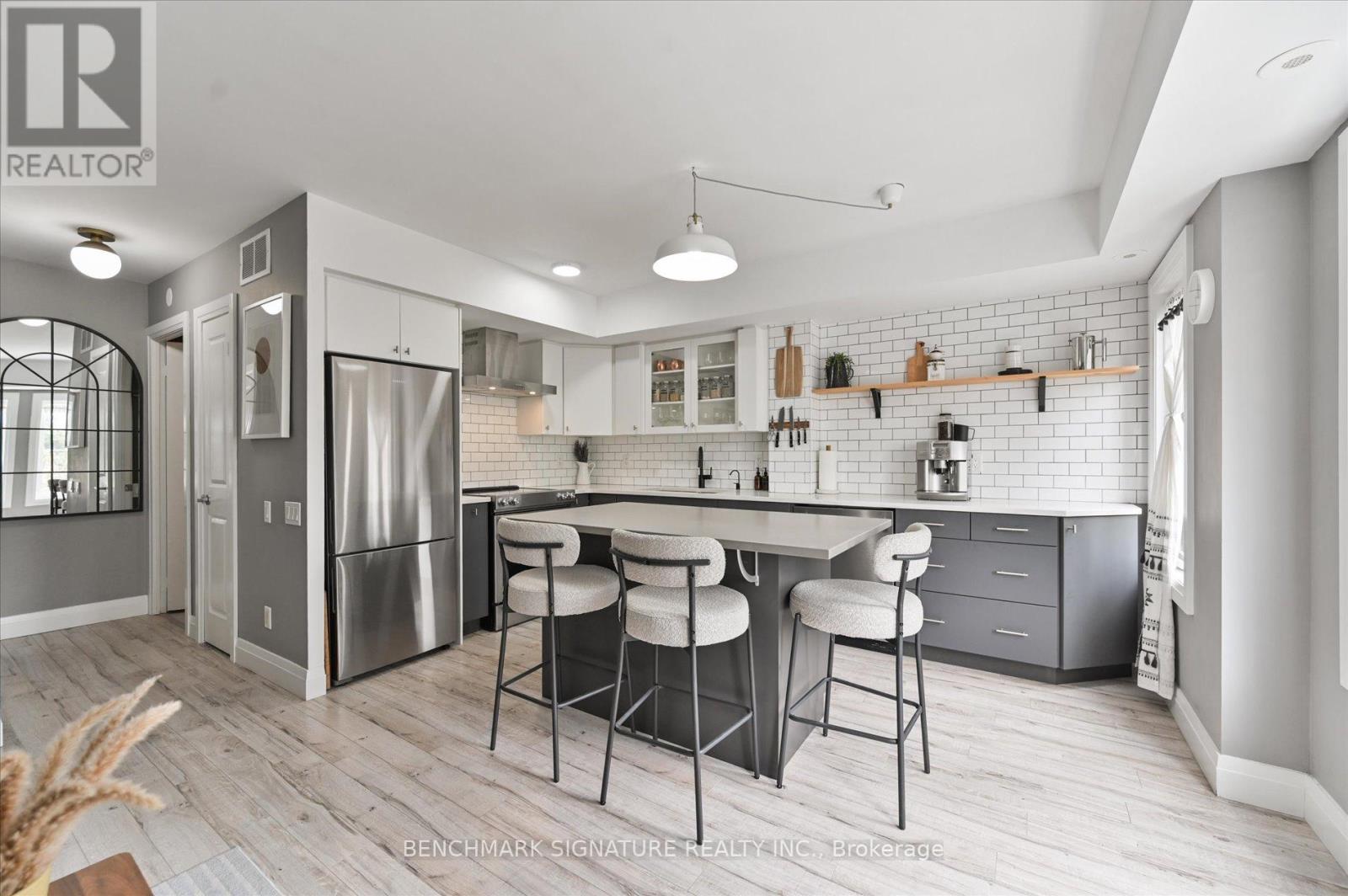 Th40 - 93 The Queensway Avenue, Toronto, Ontario  M6S 5A7 - Photo 8 - W13059464