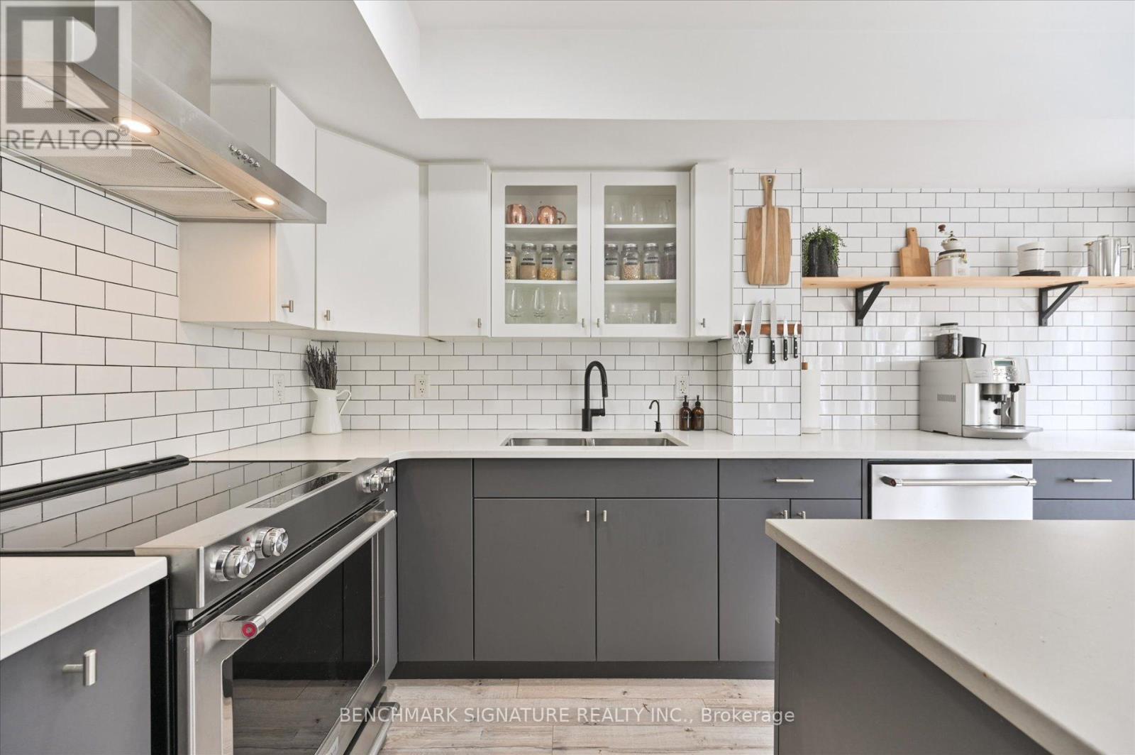 Th40 - 93 The Queensway Avenue, Toronto, Ontario  M6S 5A7 - Photo 9 - W13059464