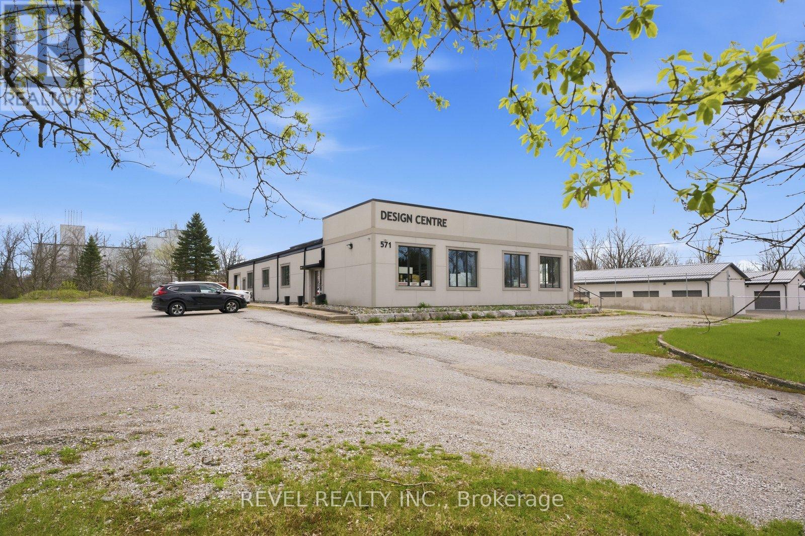 571 BANK STREET, Norfolk, Ontario