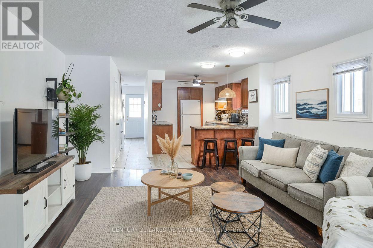 UNIT 5 - 4 PARADISE BOULEVARD, Ramara, Ontario