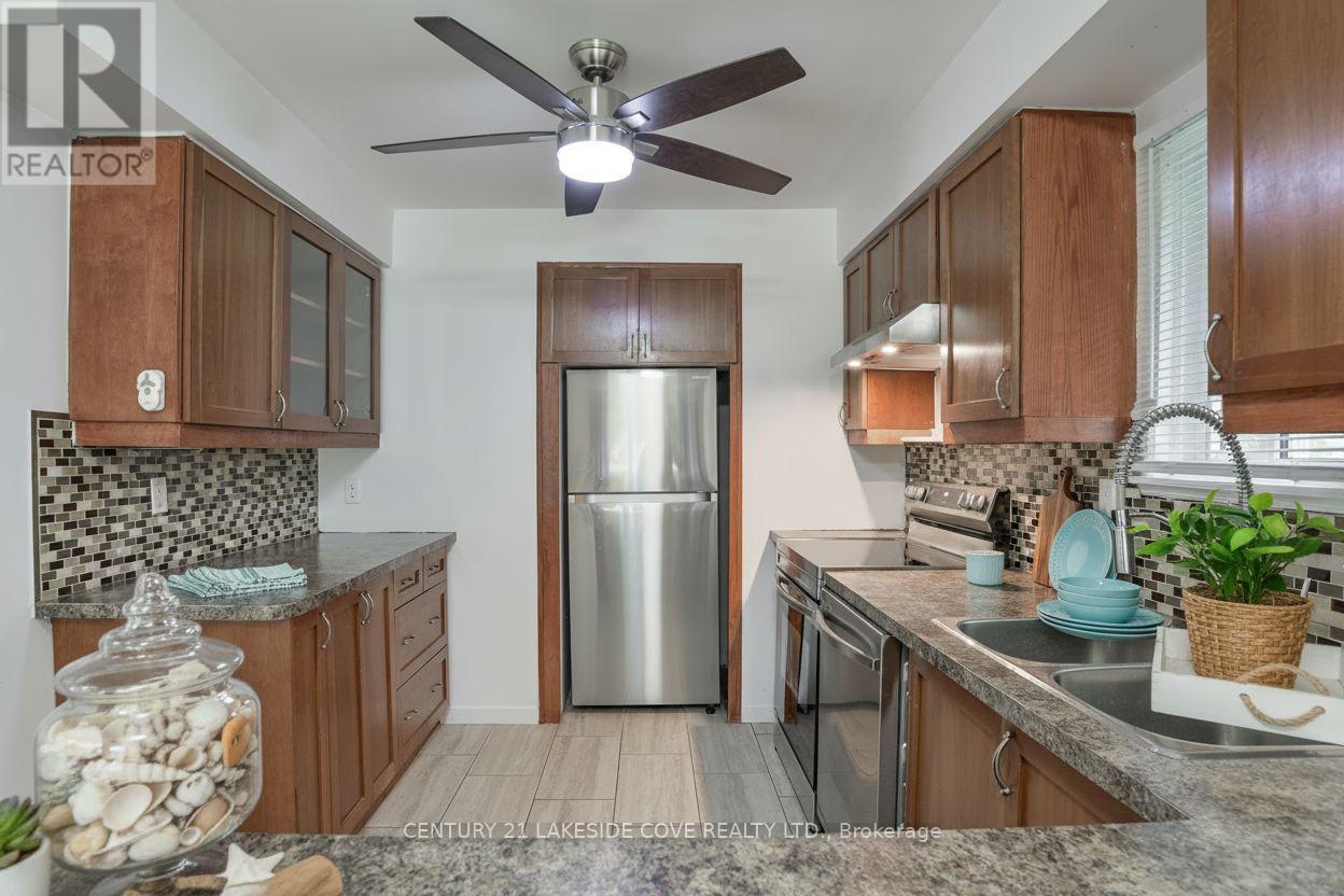 Unit 5 - 4 Paradise Boulevard, Ramara, Ontario  L0K 1B0 - Photo 10 - S12737542