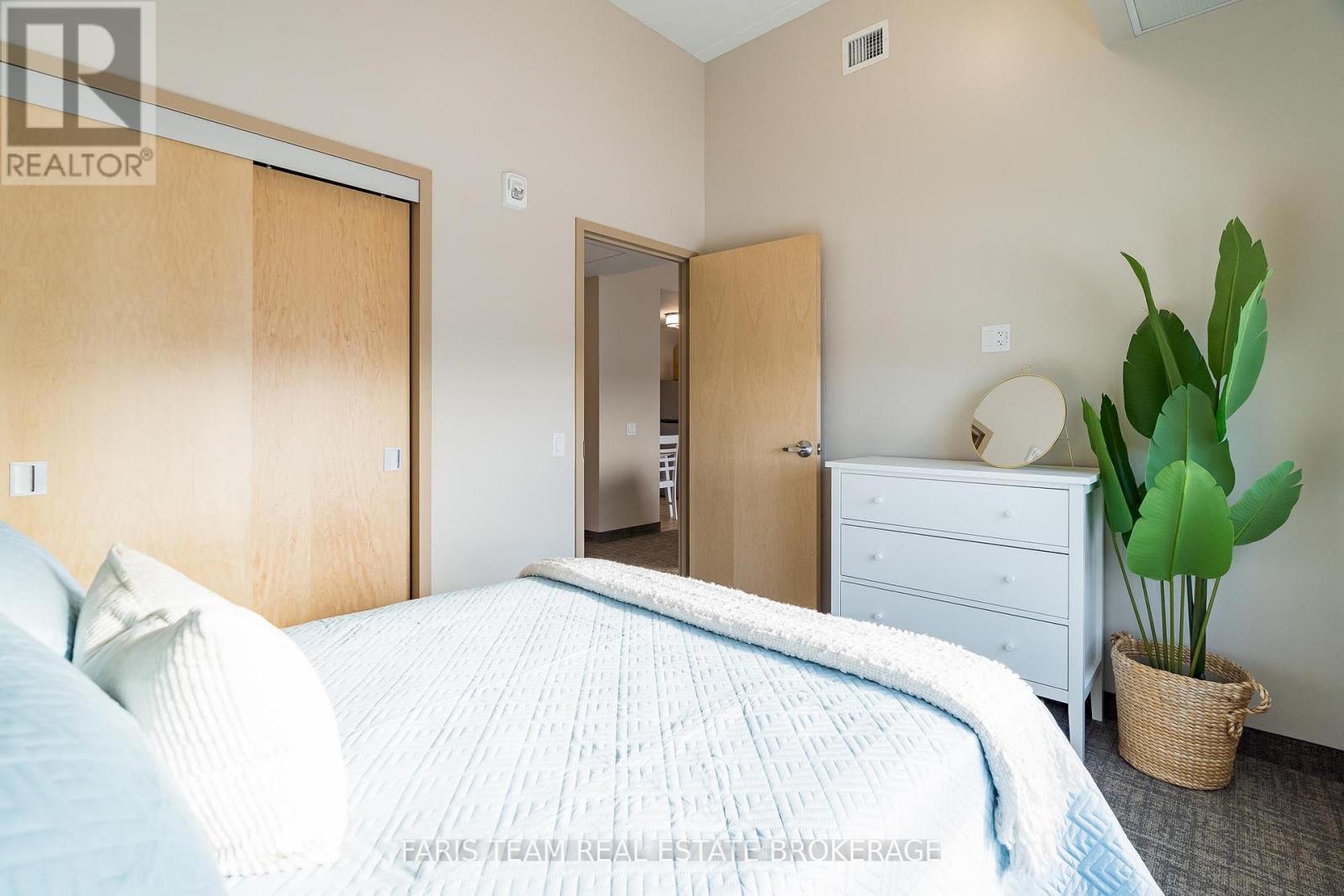 A12 - 301 Junction Road, Clearview, Ontario  L0M 1S0 - Photo 17 - S13032610