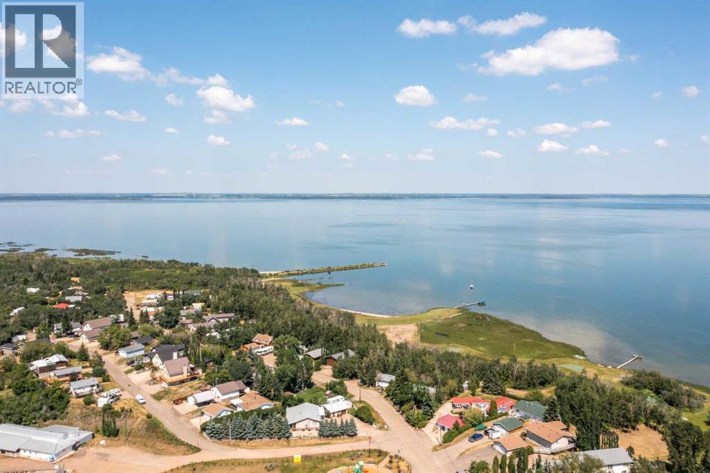 1 Sands Crescent, Rochon Sands, Alberta  T0C 3B0 - Photo 3 - A2303936