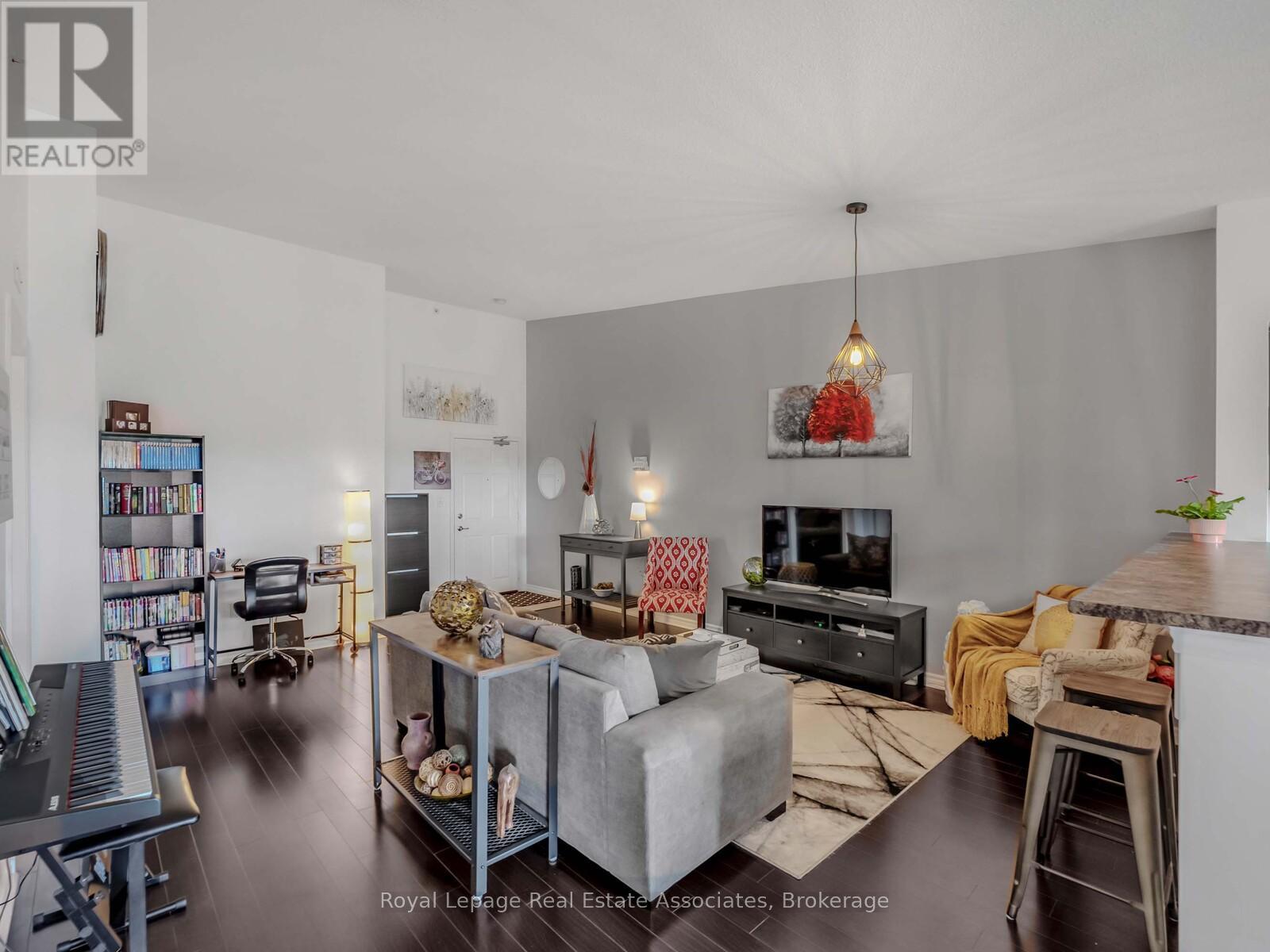 405 - 1390 Main Street E, Milton, Ontario  L9T 7S9 - Photo 4 - W12945616