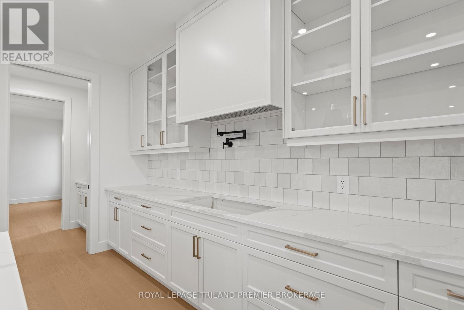 4197 Fallingbrook Road, London South, Ontario  N6P 0H8 - Photo 16 - X12852336