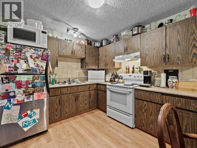 2017 Sunnycrest Avenue, Kamloops, British Columbia  V2B 4L9 - Photo 11 - 10385179