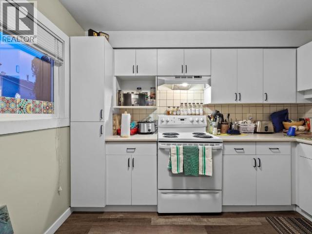 2017 Sunnycrest Avenue, Kamloops, British Columbia  V2B 4L9 - Photo 3 - 10385179